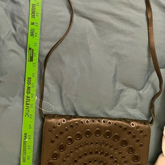 Brand New Linea Pelle Leather Grommet Detail Black Crossbody Bag - Picture 9 of 12